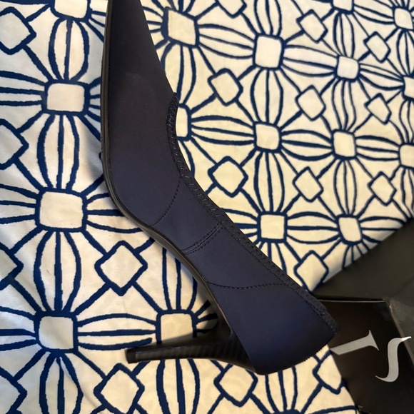 Vera wang navy blue pumps - Picture 2 of 4